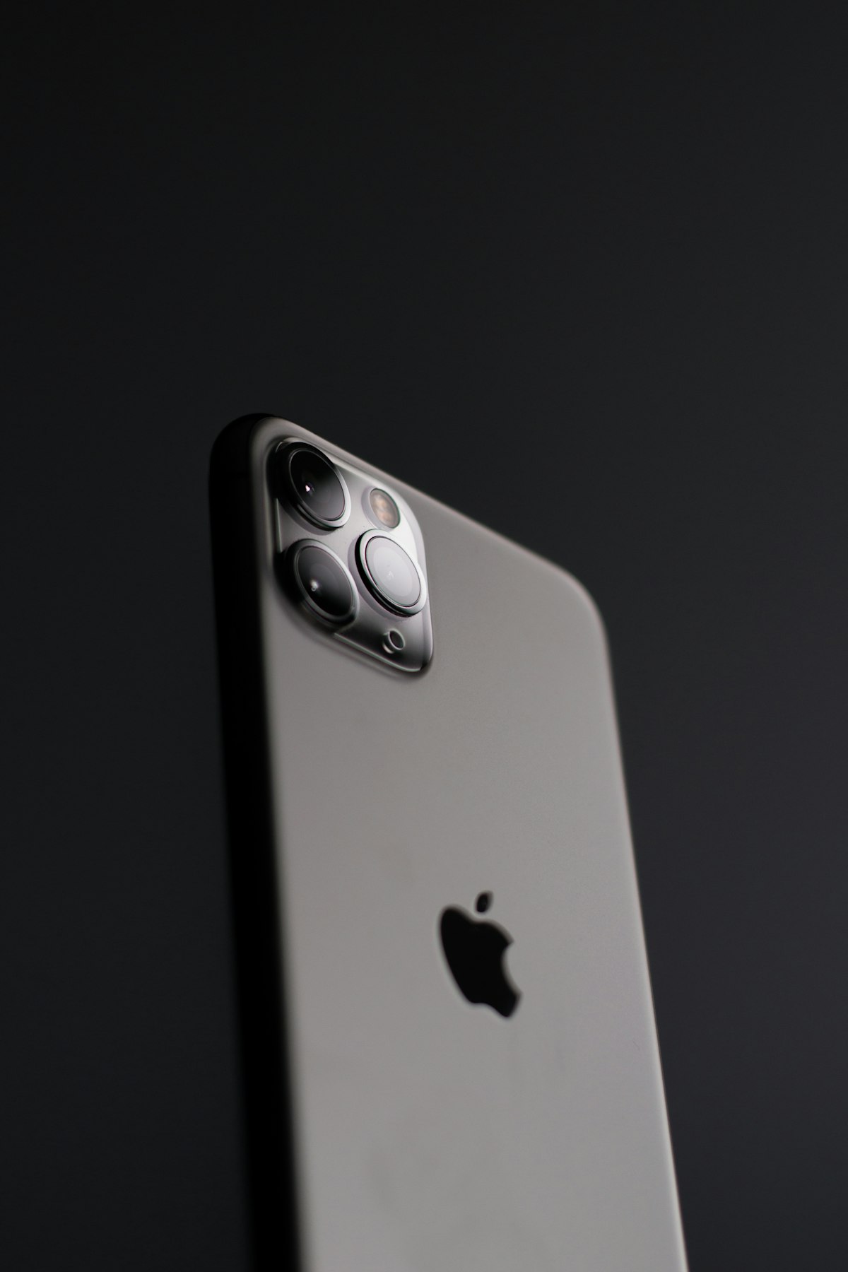 Apple iPhone 16 Pro Max Camera System
