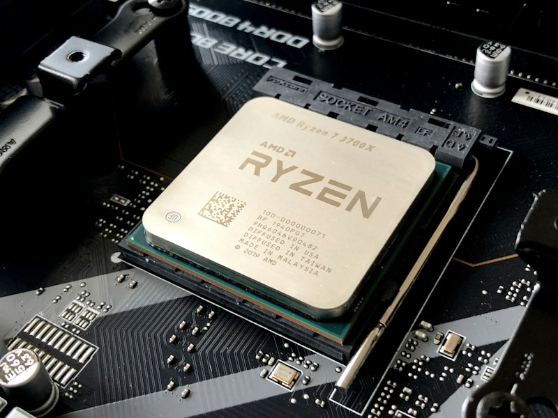 Crucial T705 2TB PCIe Gen5 NVMe M.2 SSD with Premium Heatsink (Up to 14,500 MB/s)