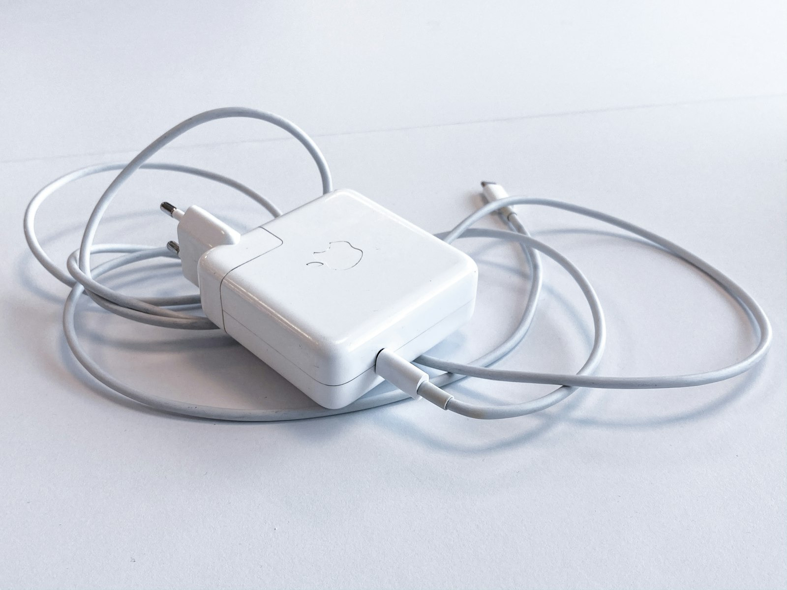 Anker Prime 250W vs. UGREEN Nexode 300W vs. Shargeek 170 vs. Baseus Blade HD 100W: The Definitive Flagship GaN Fast Charger & High-Wattage Power Bank Architecture, USB-PD 3.1 140W EPR Protocol, Multi-Port Power Allocation, Thermal Dissipation, and Real-World Efficiency Showdown (2026)