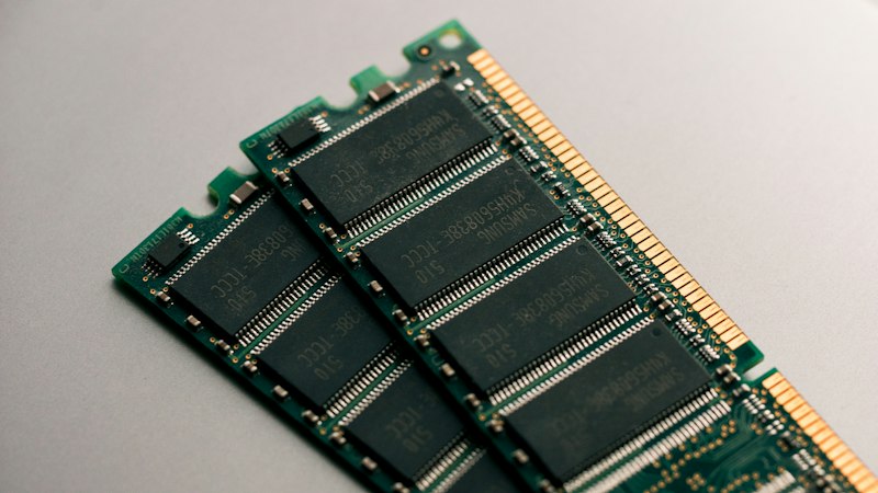 SAMSUNG 990 PRO 2TB PCIe 4.0 M.2 Internal NVMe SSD with Heatsink