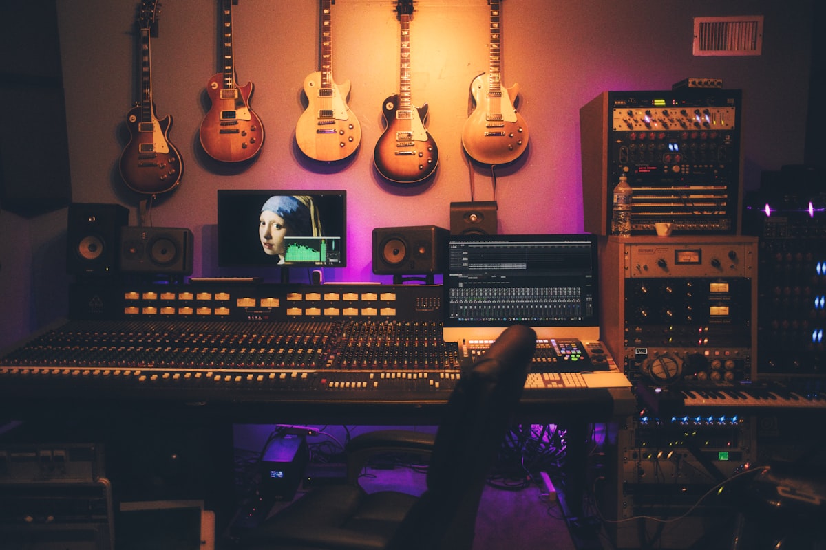 Shure SM7dB Active Preamp Dynamic Studio Capsule Architecture