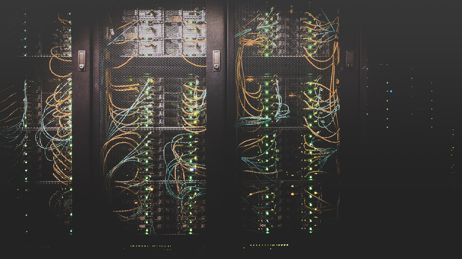 UGREEN NASync DXP4800 Plus vs. Synology DiskStation DS923+ vs. QNAP TS-464 vs. Asustor Lockerstor 4 Gen3 (AS6804T): The Definitive Flagship 4-Bay NAS Architecture, 10GbE Networking, Intel Core i5 vs. AMD Ryzen vs. Celeron Silicon, Plex 4K Hardware Transcoding, M.2 NVMe Storage Pools, and Private Cloud OS Showdown (2026)